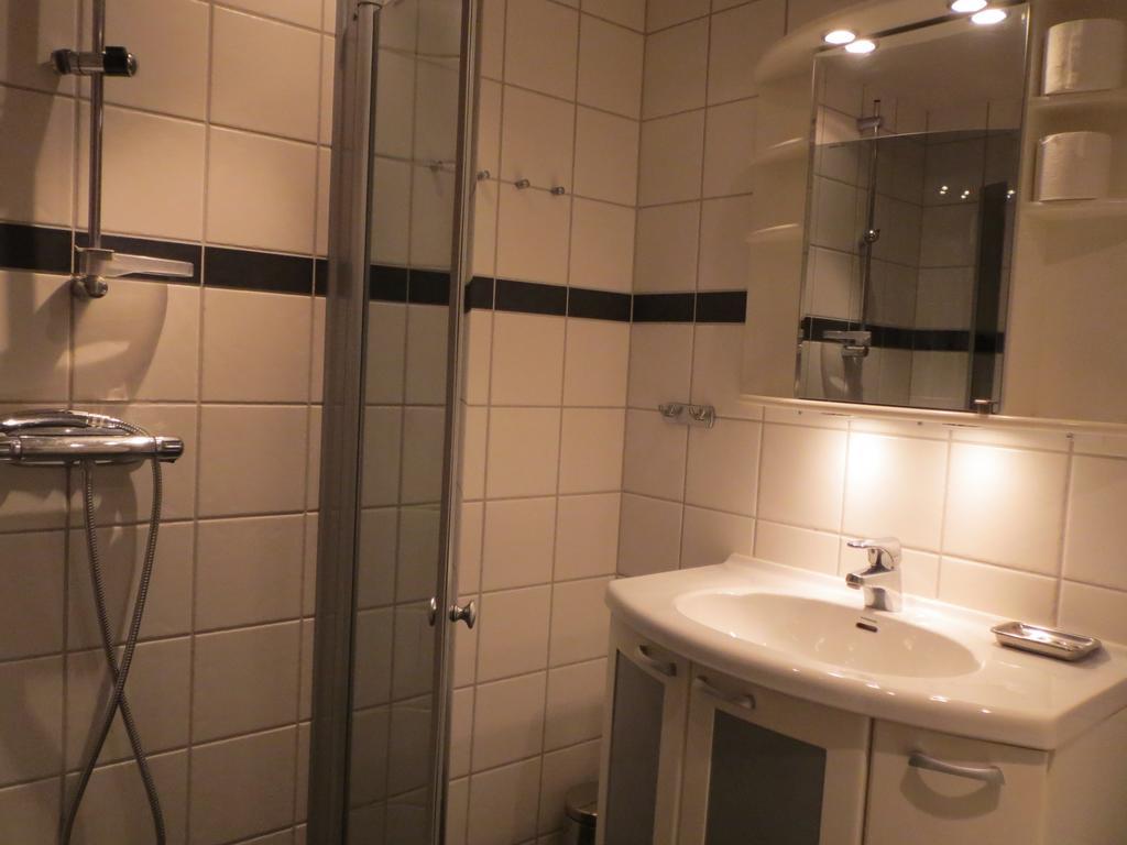 Areguiderna - Bubblans Laegenheter Are Torg Apartment Room photo